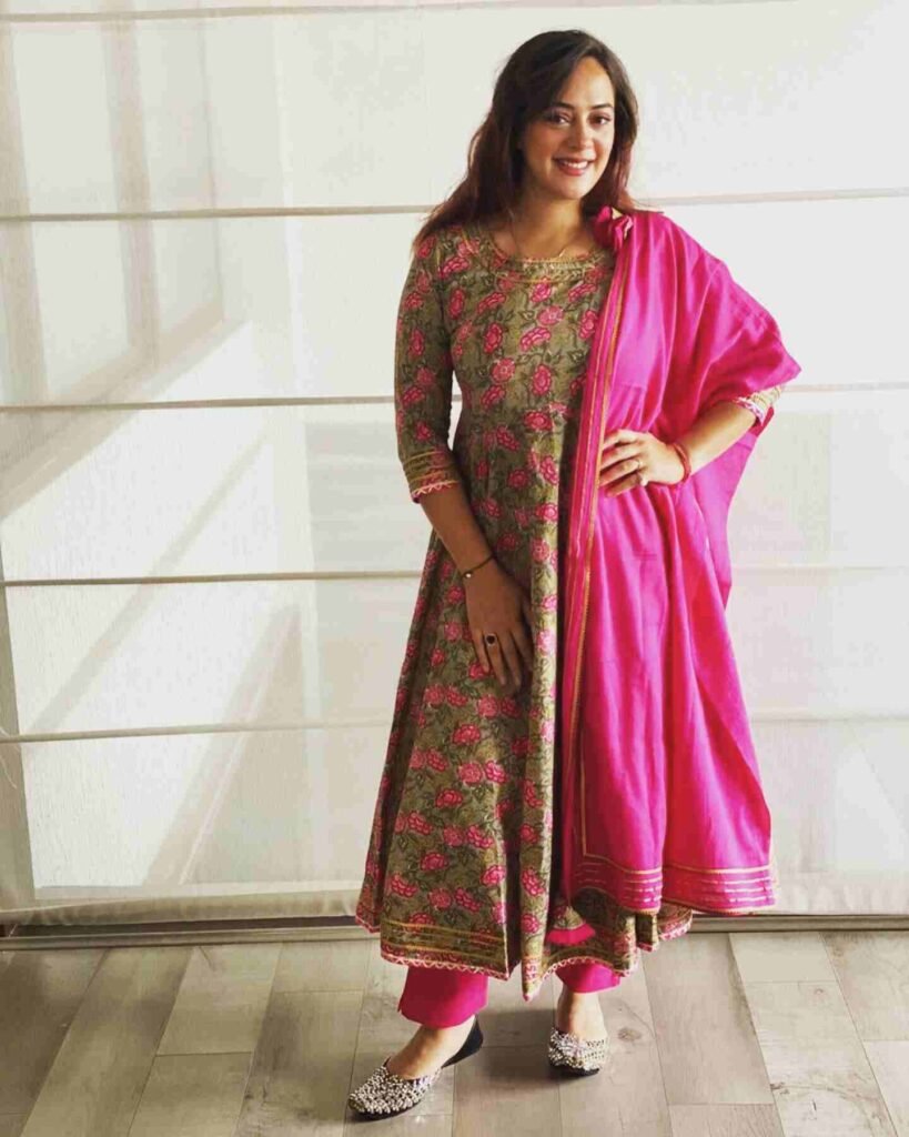 Hazel Keech Photos